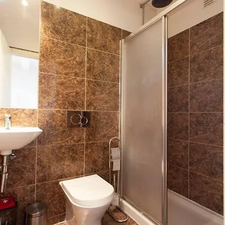 Alfama Iii - French Balcony And Smart Check-in Lisbona