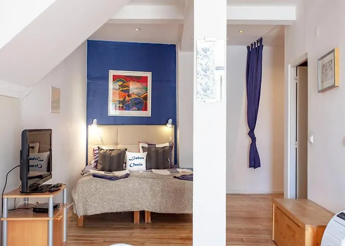 Alfama Iii - French Balcony And Smart Check-in